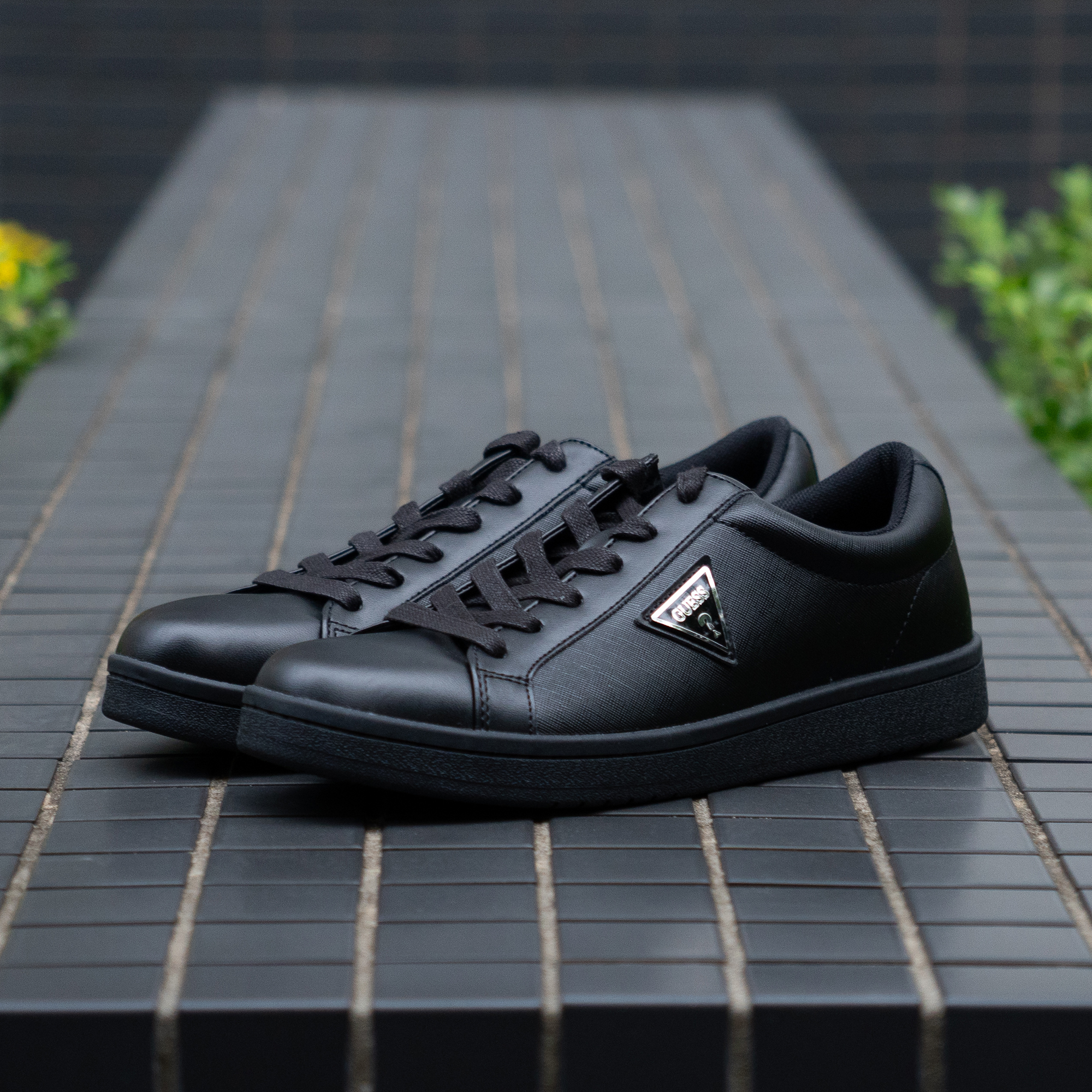 GUESS ゲス LACKET ブラック / GUESS（ｹﾞｽ） | 靴の専門店 NEXTFOCUS