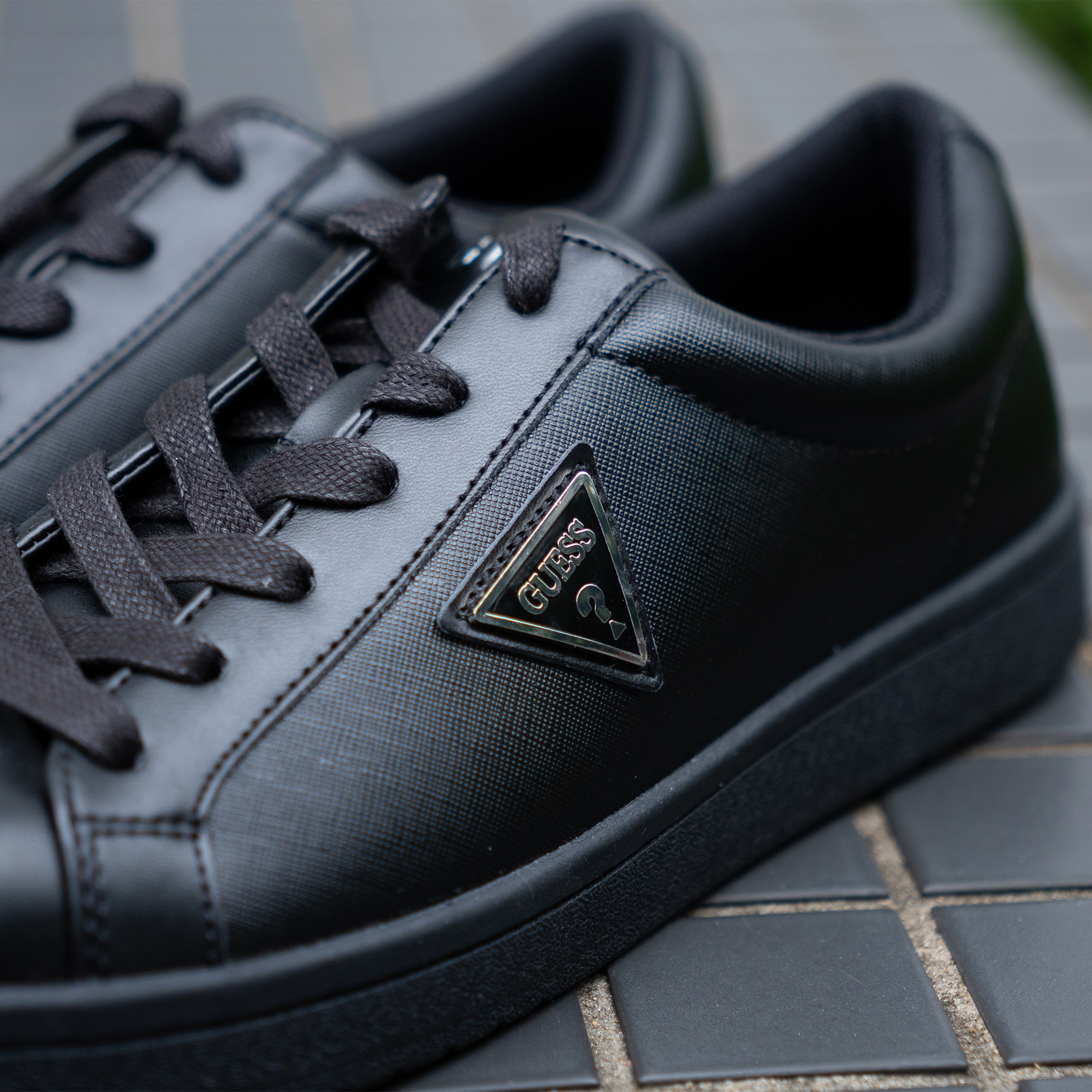 GUESS ゲス LACKET ブラック / GUESS（ｹﾞｽ） | 靴の専門店 NEXTFOCUS