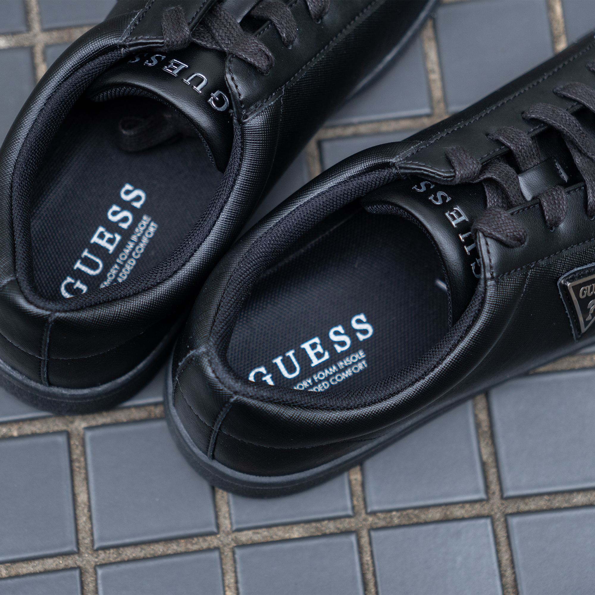 GUESS ゲス LACKET ブラック / GUESS（ｹﾞｽ） | 靴の専門店 NEXTFOCUS