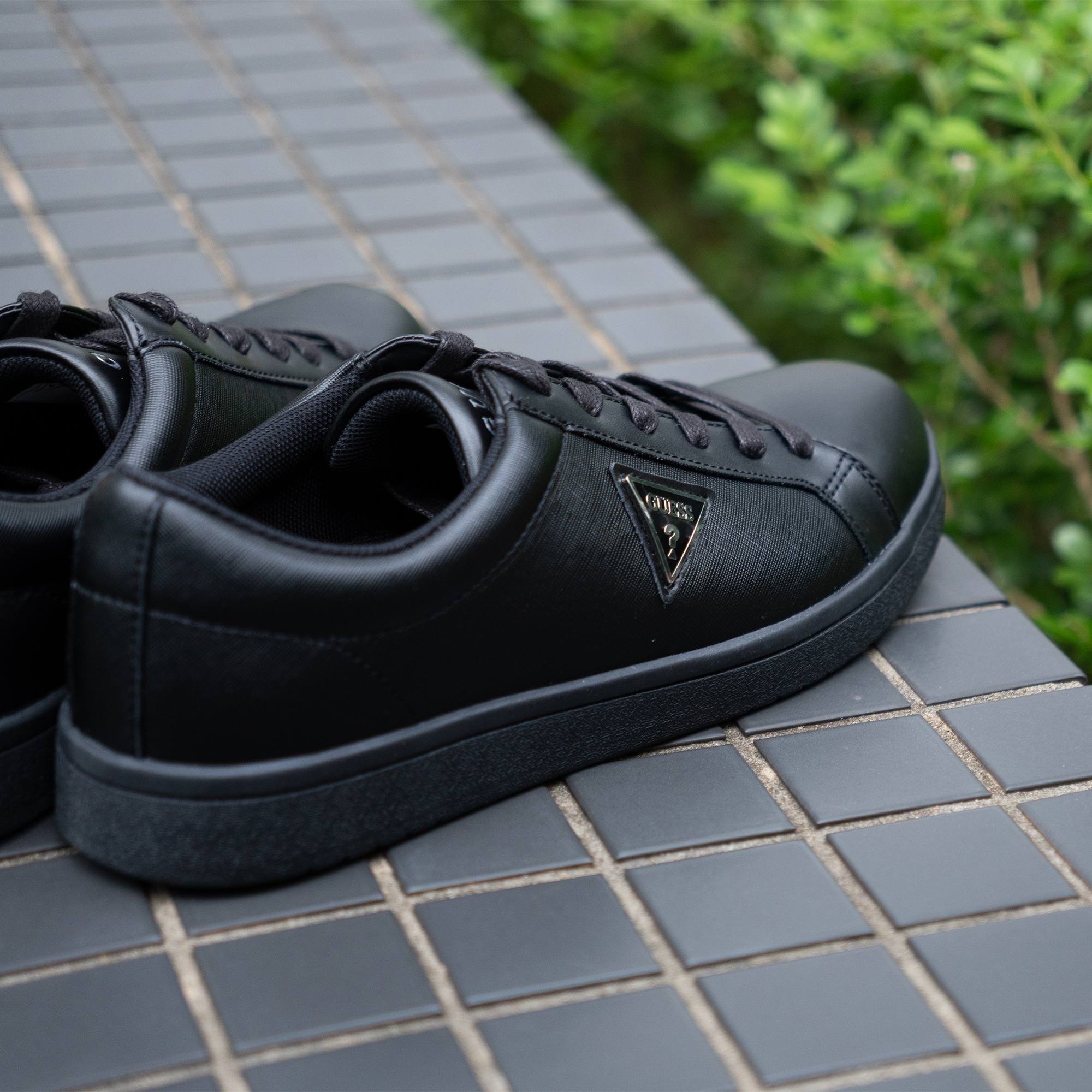 GUESS ゲス LACKET ブラック / GUESS（ｹﾞｽ） | 靴の専門店 NEXTFOCUS