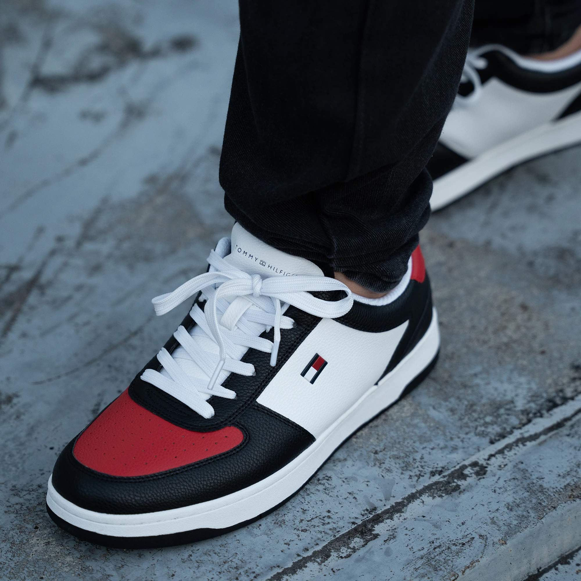  ★トミーヒルフィガー★9.0型★良品★スタンド★WH ☆トミーヒルフィガー☆9.0型☆良品☆スタンド☆WH TOMMY