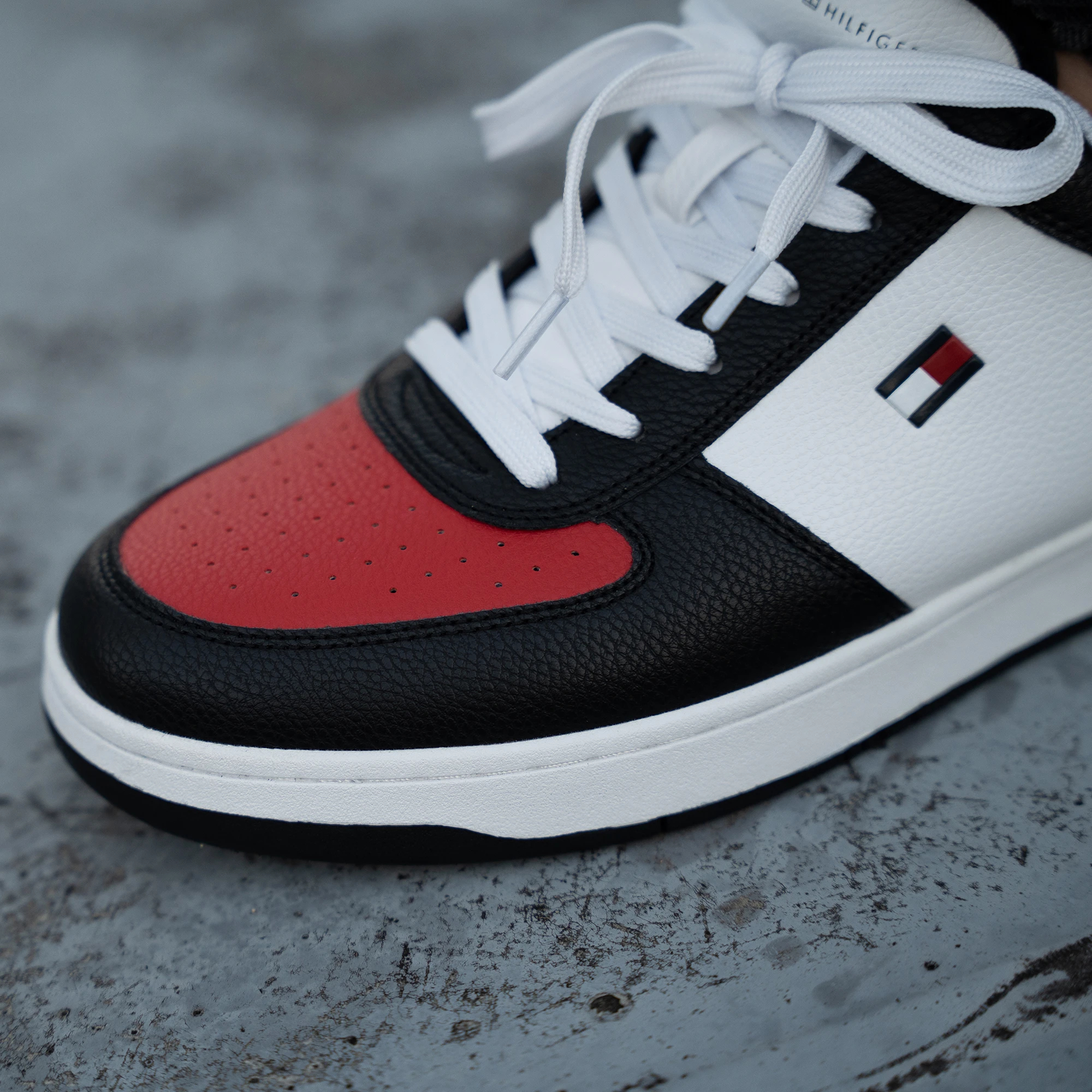 トミーヒルフィガー   トミー ヒルフィガー 公式オンラインストア