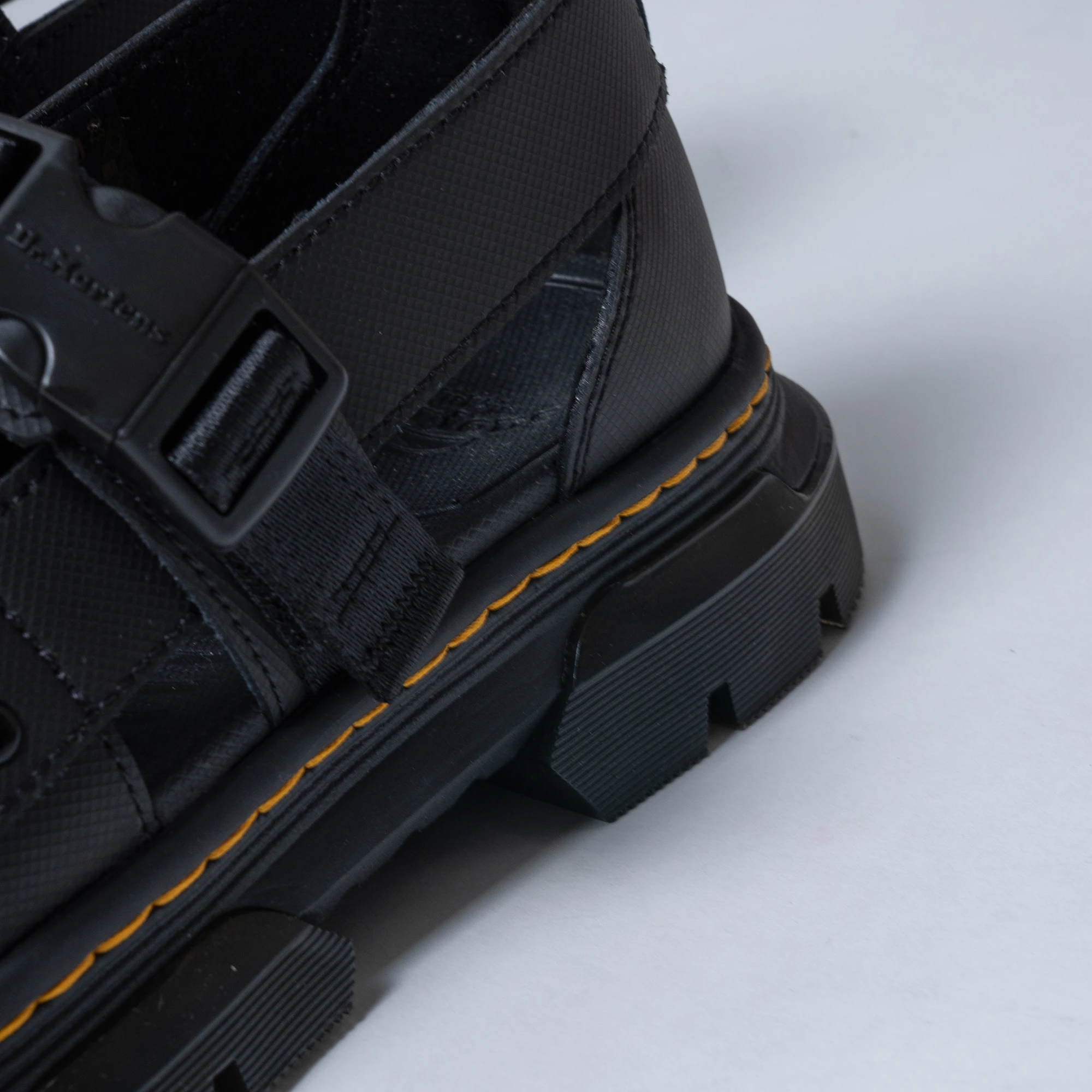 Dr.Martens PEARSON マルチストラップサンダル ブラック SHEL'TTER SELECT | 【Dr.Martens】PEARSON マルチストラップ