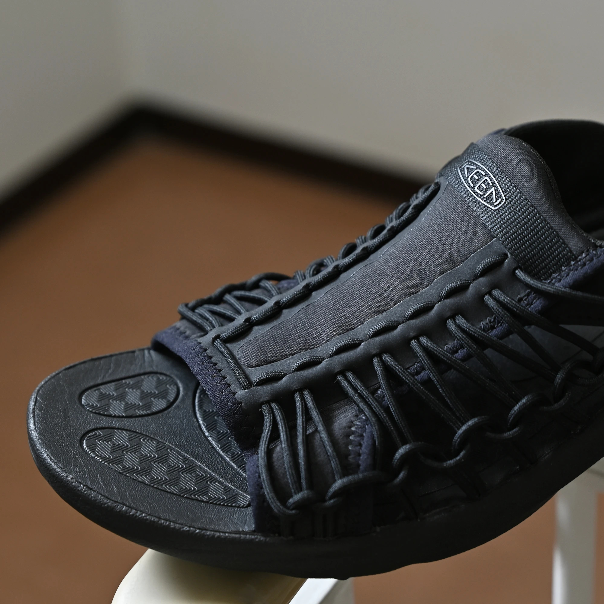 新品未使用 26cm KEEN UNEEK SNK SLIDE Women's UNEEK SNK SLIDE (BLACK/BLACK)