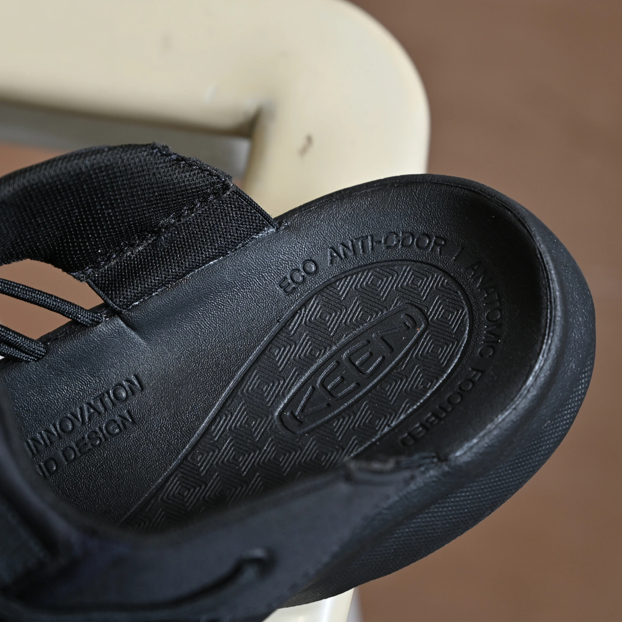 新品未使用 26cm KEEN UNEEK SNK SLIDE Women's UNEEK SNK SLIDE (BLACK/BLACK)