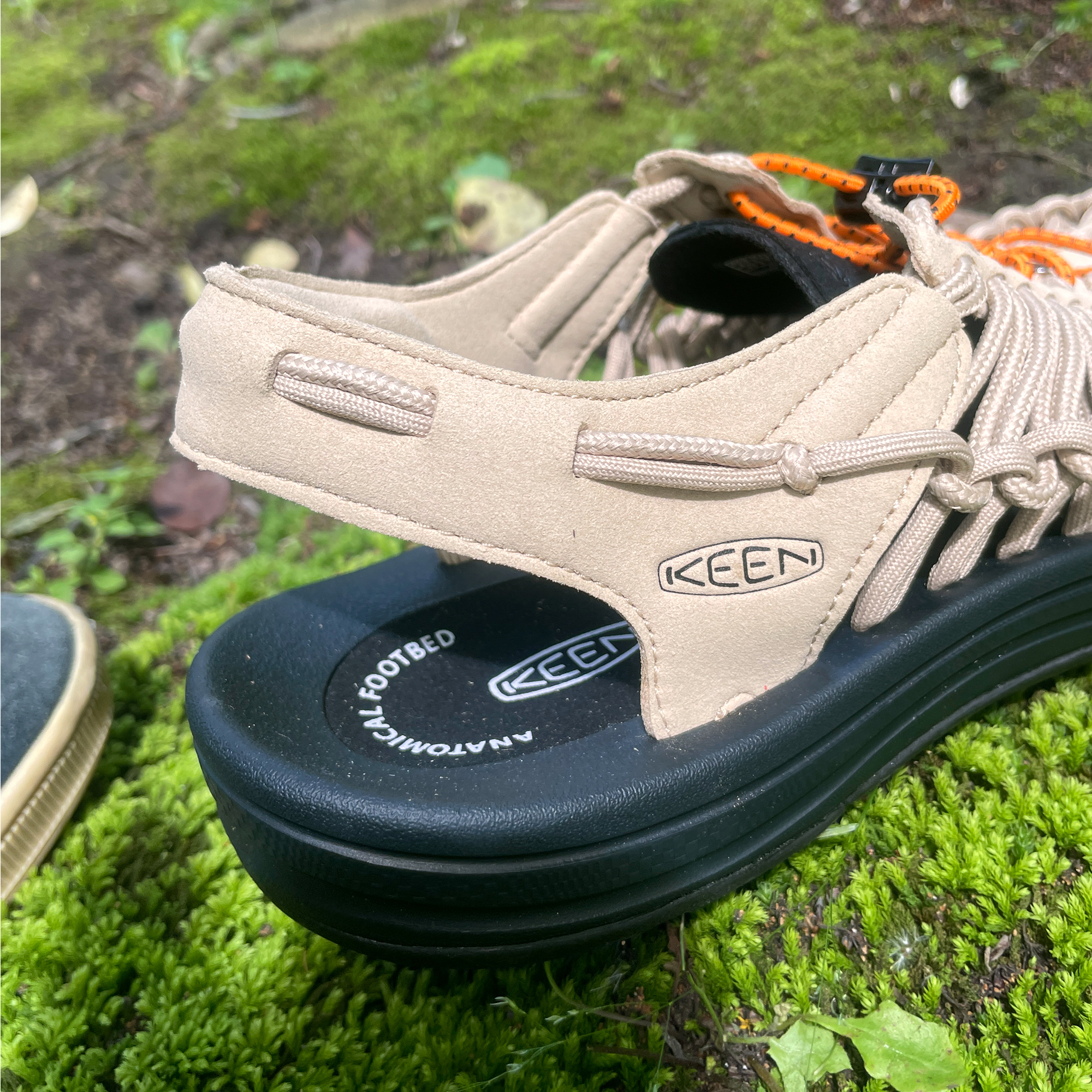 KEEN キーン UNEEK ユニーク 1032178 サファリ/オレンジピール / KEEN