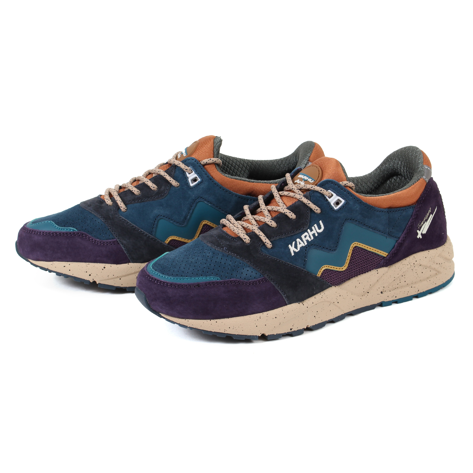 公式サイトでは KARHU カルフ スニーカー アリア スターゲイザー