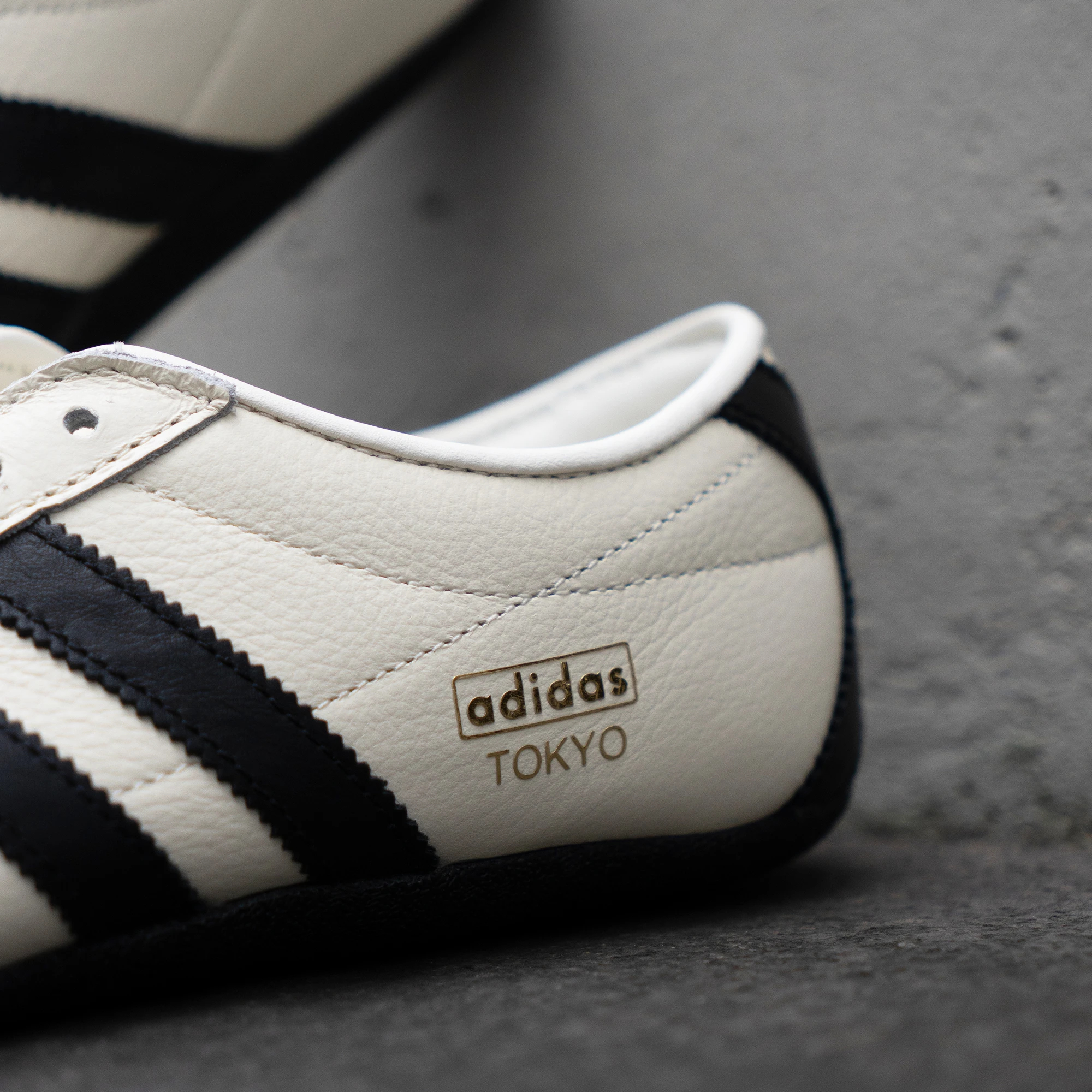 【新品・未使用】adidas ブラック/ホワイト JQ0598 TOKYO W adidas Originals スニーカー TOKYO / アディダス トーキョー JQ0598