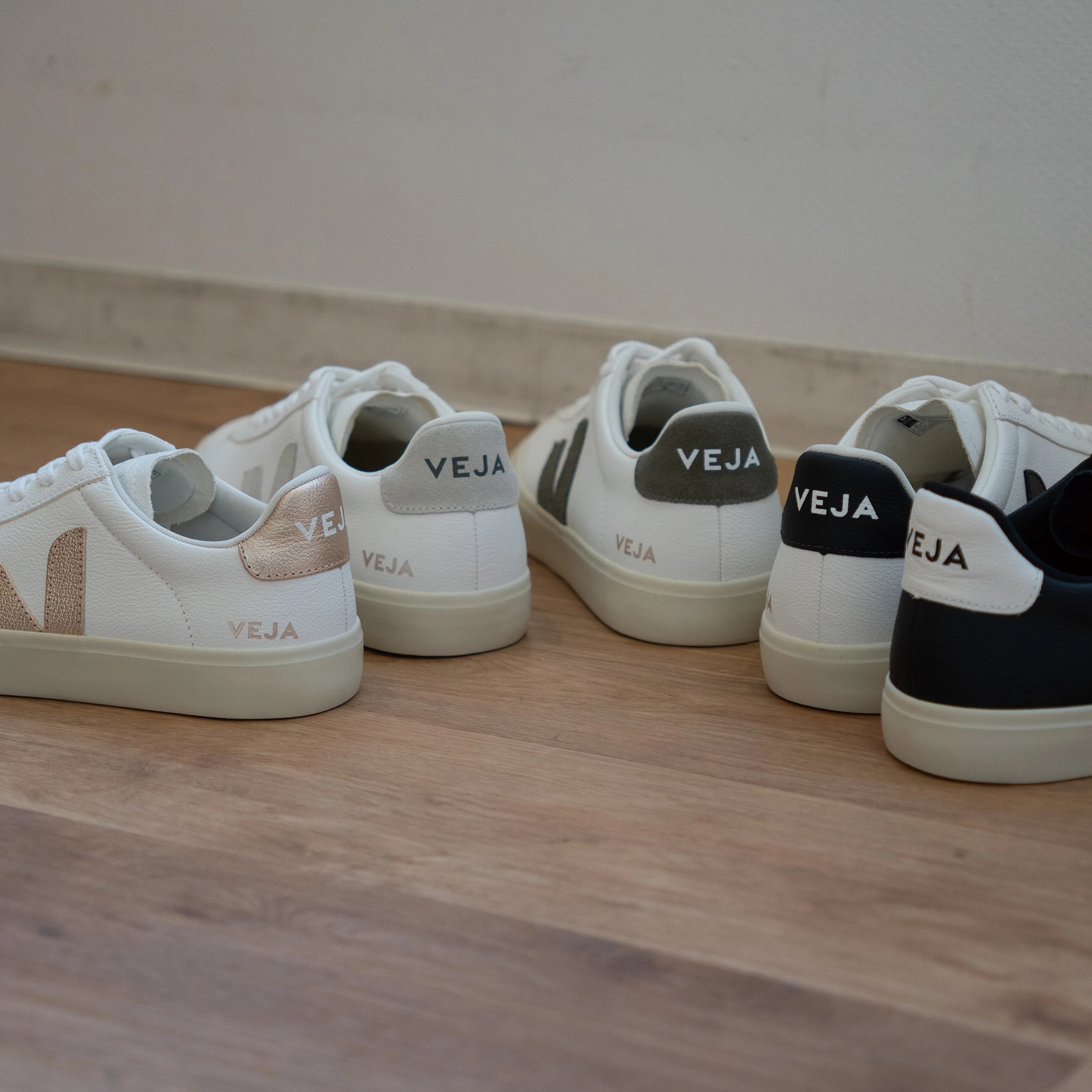 新品 VEJA カンポ レザー スニーカー EU40ヴェジャ 25.5cm 【公式通販】